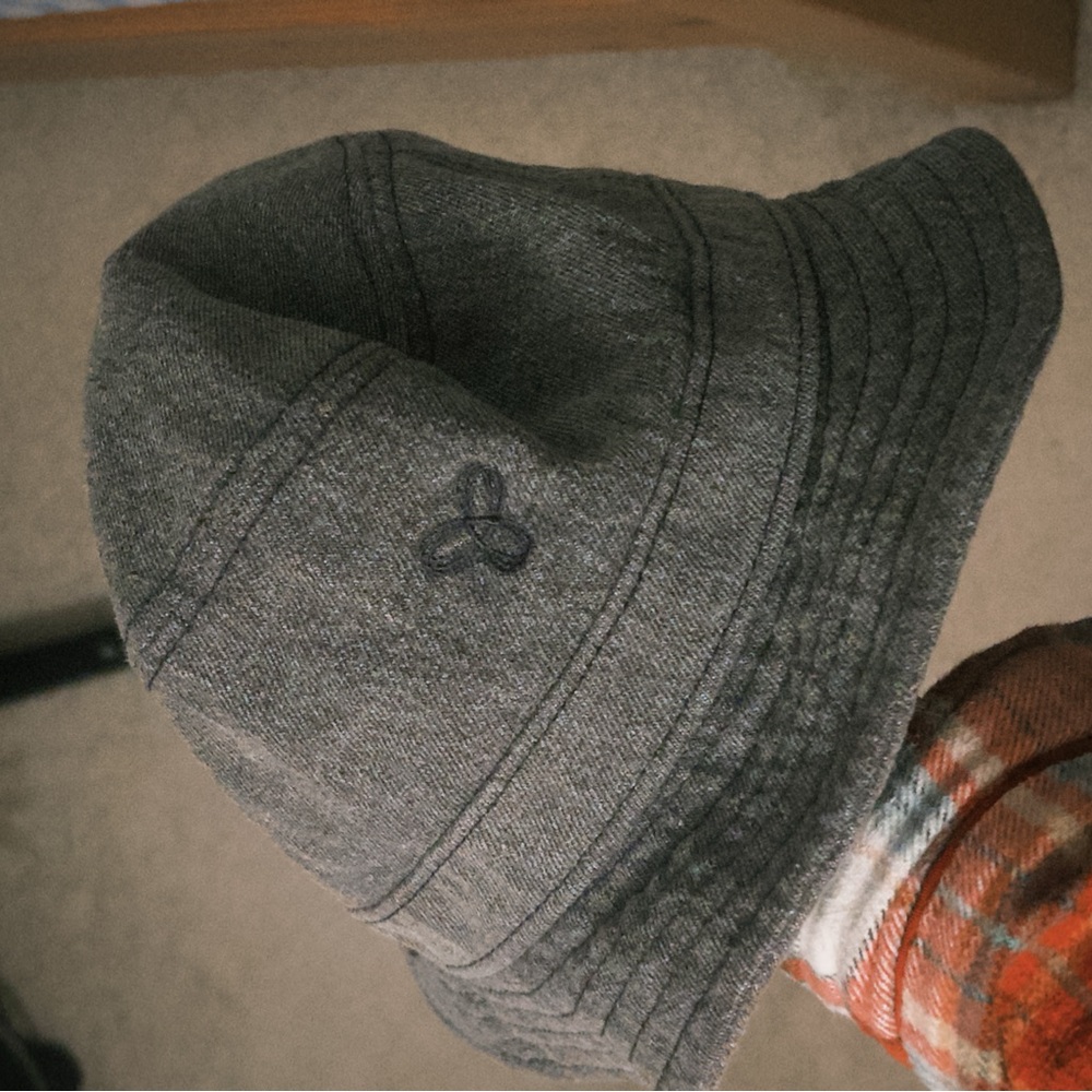Aritzia Gray Bucket Hat